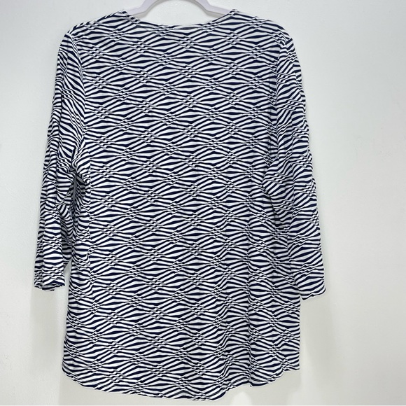 Chicos Raised Abstract Top - Picture 2 of 5